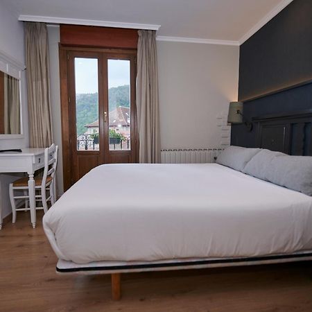 Hostal Lola Isaba Esterno foto