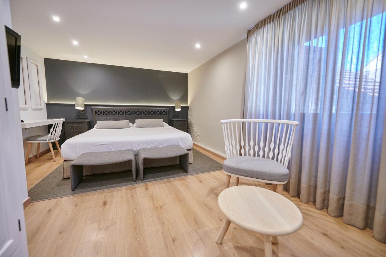 Hostal Lola Isaba Esterno foto
