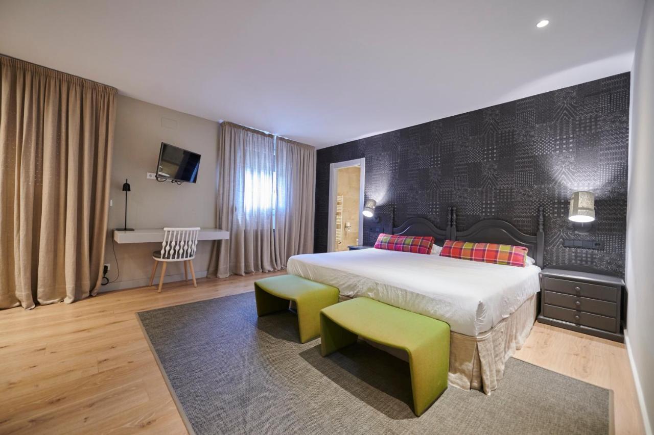 Hostal Lola Isaba Esterno foto