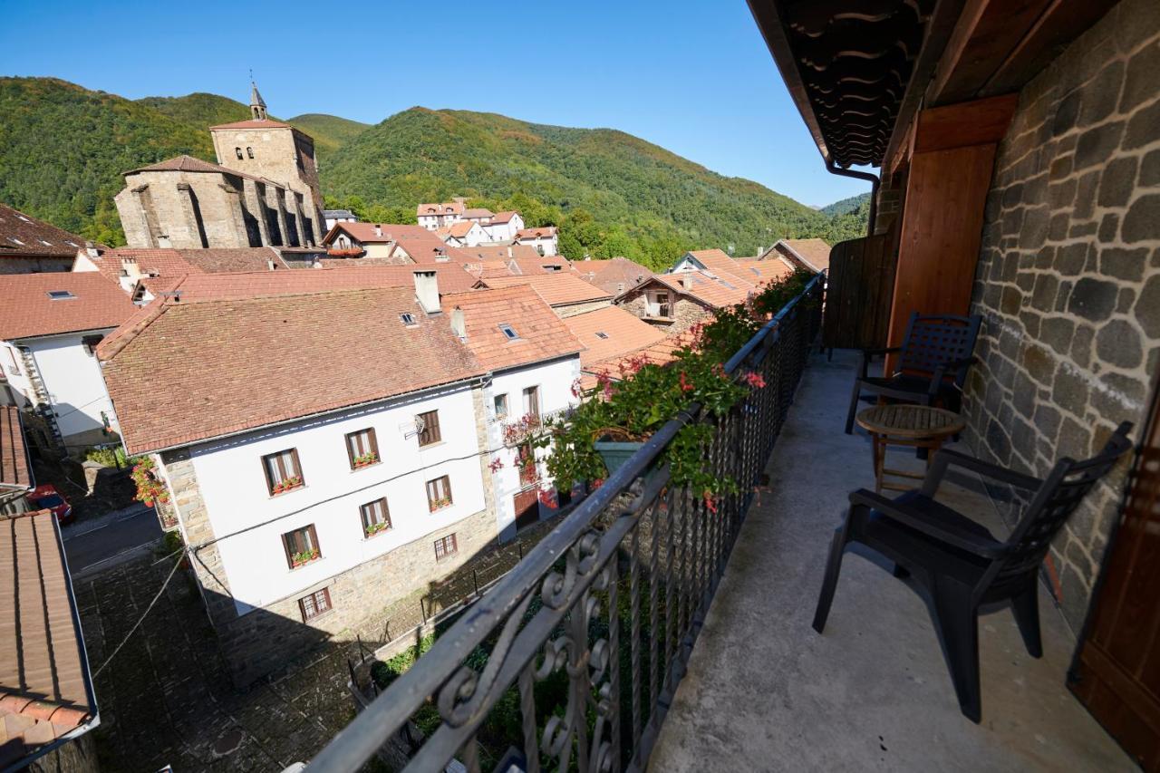 Hostal Lola Isaba Esterno foto
