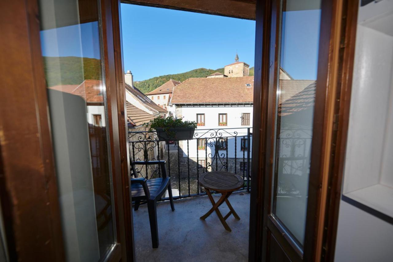 Hostal Lola Isaba Esterno foto
