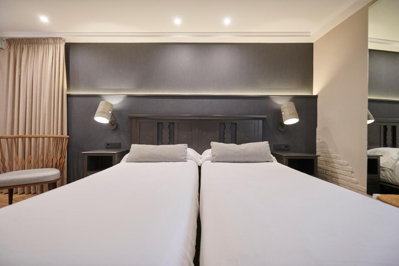 Hostal Lola Isaba Esterno foto