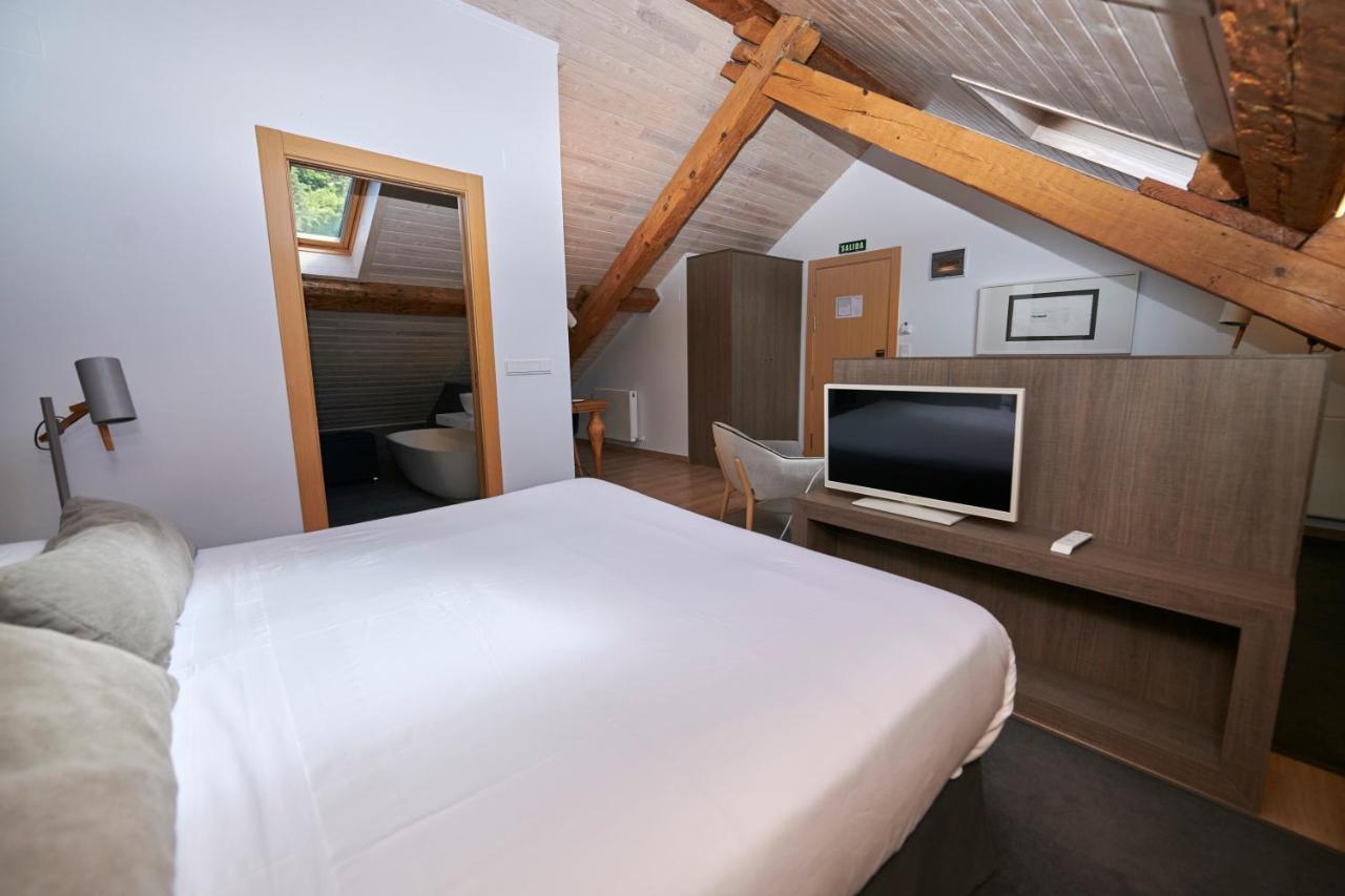 Hostal Lola Isaba Esterno foto