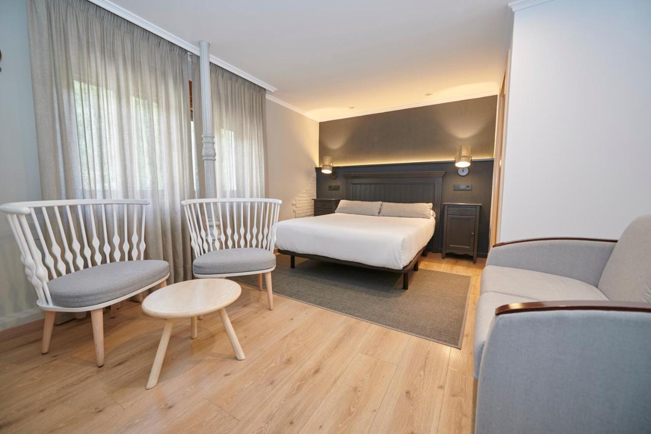 Hostal Lola Isaba Esterno foto