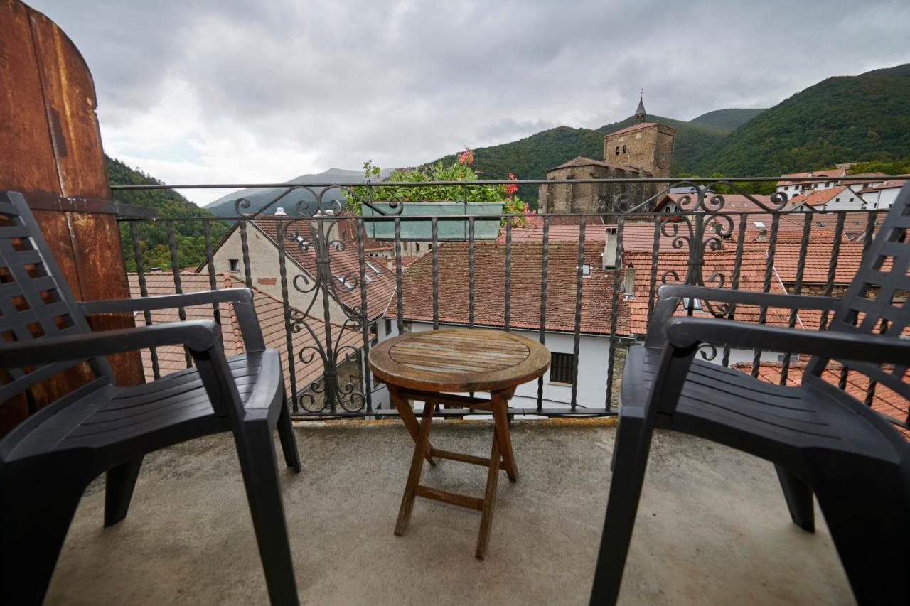 Hostal Lola Isaba Esterno foto