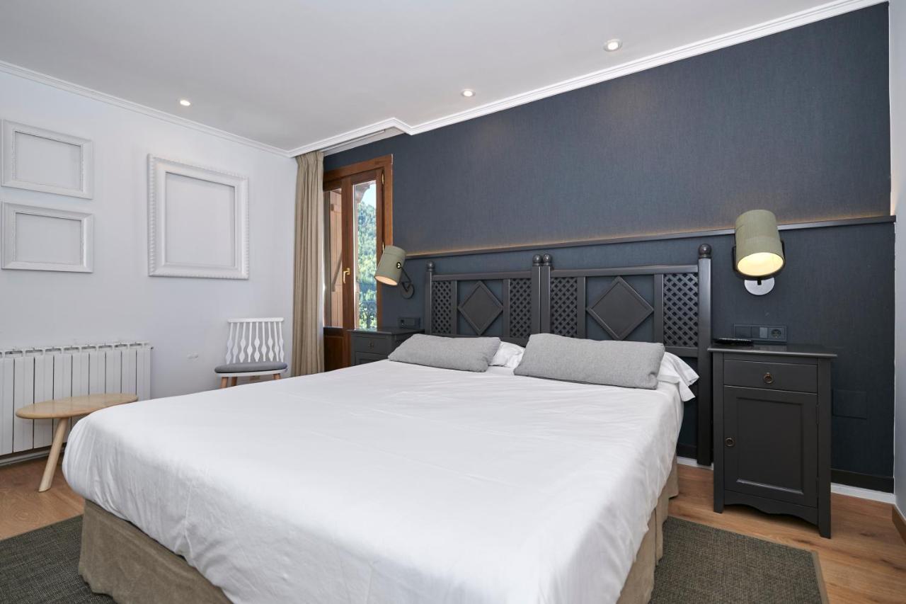 Hostal Lola Isaba Esterno foto