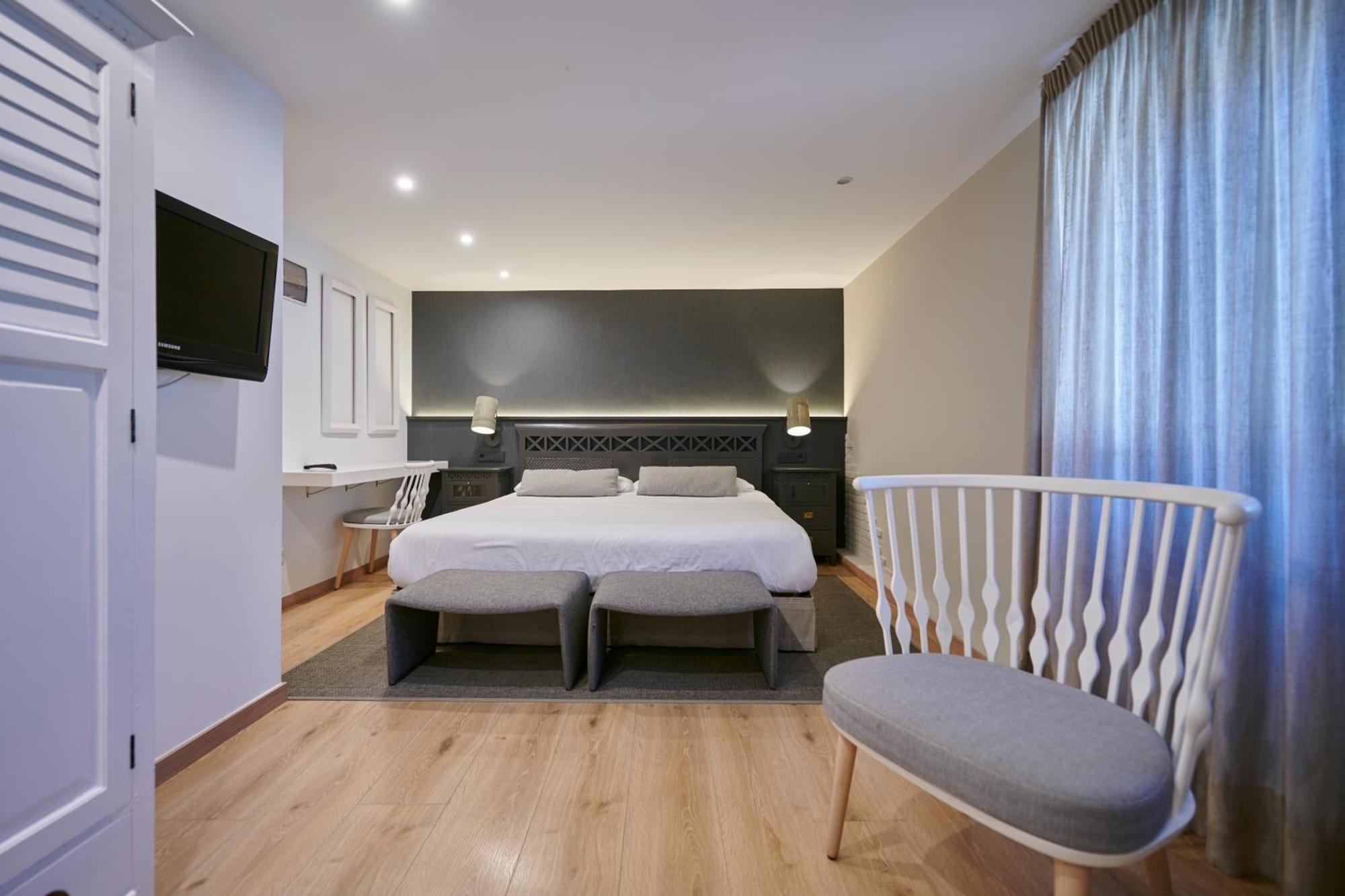 Hostal Lola Isaba Esterno foto