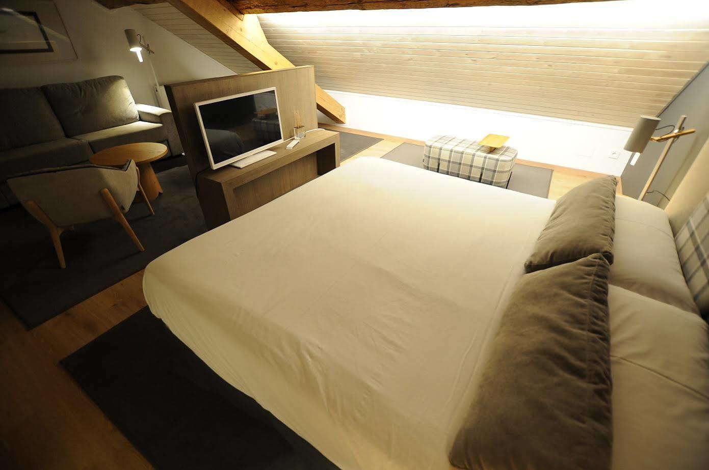 Hostal Lola Isaba Esterno foto
